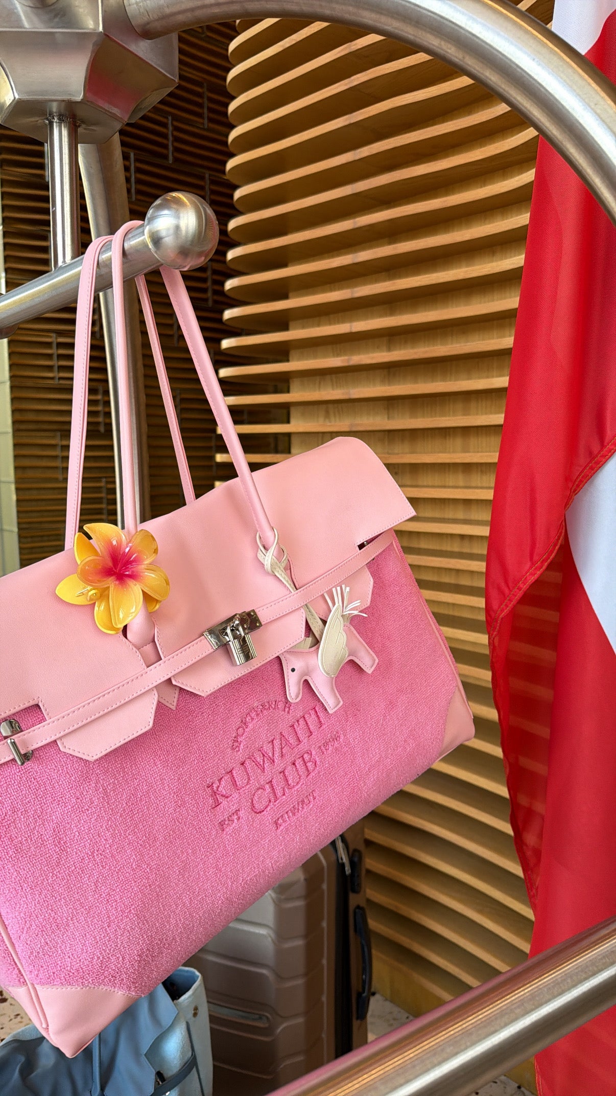Kuwaiti club tote Bag